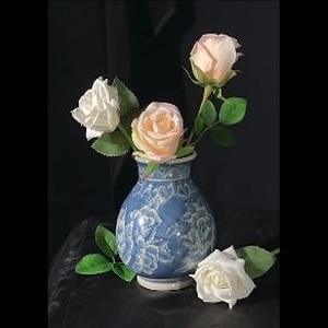 picture of Roses in blue vase